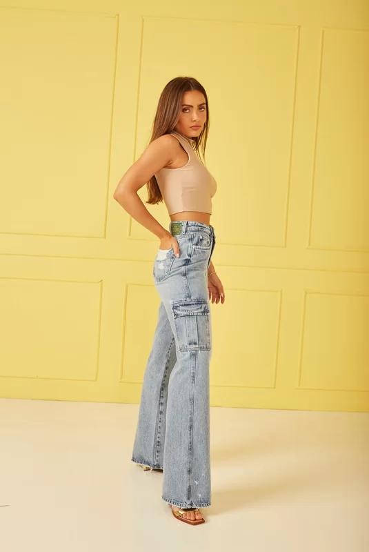 dz20591-alg-calca-jeans-feminina-wide-leg-bolsos-utilitario-denim-zero-lado-1-easy-resize-com